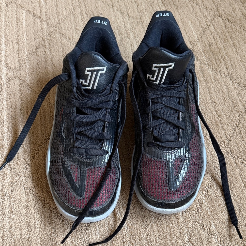 Nike Youth Sneakers Black and Red